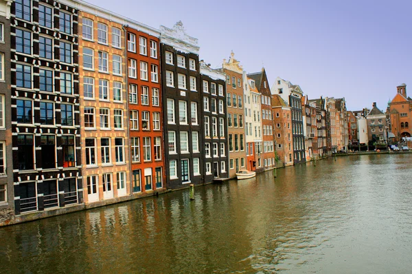 Canales de agua en Amsterdam, Países Bajos — Foto de Stock