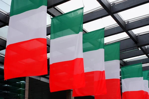 Five italian flags wave in — Stock Photo, Image