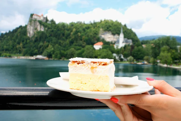 vanilya ve krema kek üzerine Bled Gölü Slovenya krem