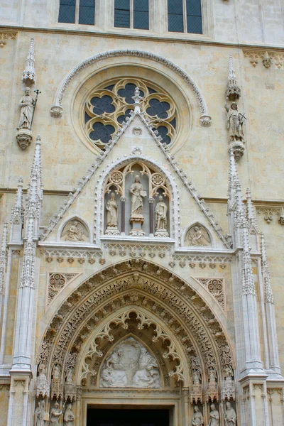 Entrance portal on Zagreb Cathedral on Kaptol — Stock Photo, Image