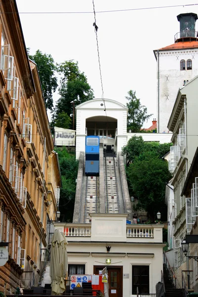 El funicular de Zagreb es una de las muchas atracciones turísticas en Zagre —  Fotos de Stock