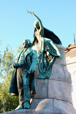 Şair Preseren Slovenya Ljubljana meydanda heykeli
