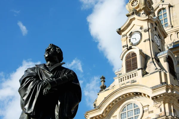 Памятник Мартину Лютеру в Дрездене ) — стоковое фото