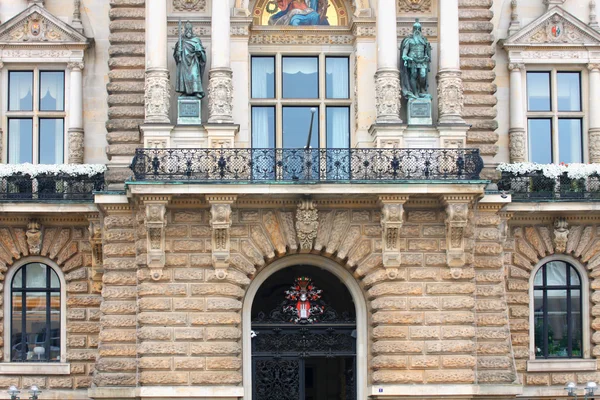 Hamburg Belediye Binası ve Hamburg Parlamentonun koltuk — Stok fotoğraf