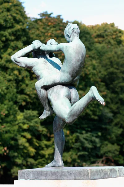 Statue of man and children by Gustav Vigeland in Frogner Park. O — Stock Photo, Image