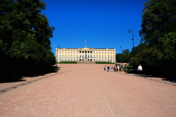 El Palacio Real fue construido en la primera mitad del siglo XIX — Foto de Stock