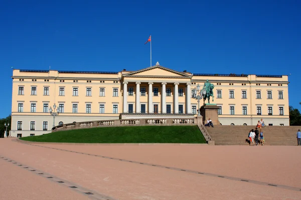 O Palácio Real foi construído na primeira metade do século XIX — Fotografia de Stock