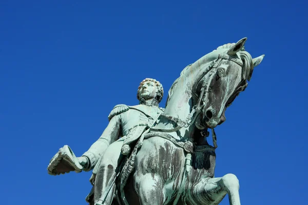 Statue du roi norvégien Carl Johan XIV à cheval à Oslo . — Photo