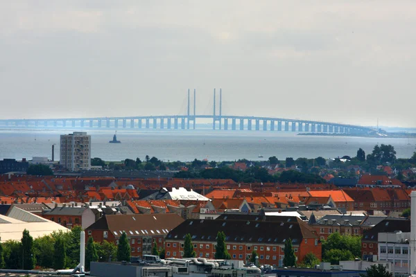 Köprünün diğer tarafında Öresund Kopenhag Danimarka ve Malmo Swe arasında