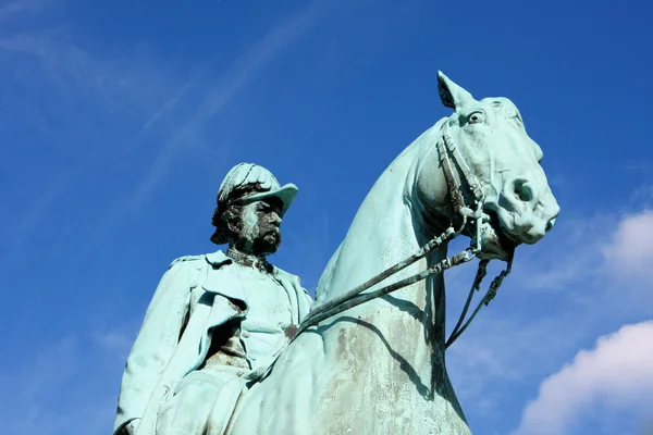 La statue équestre du roi Frédéric VII devant le Chris — Photo