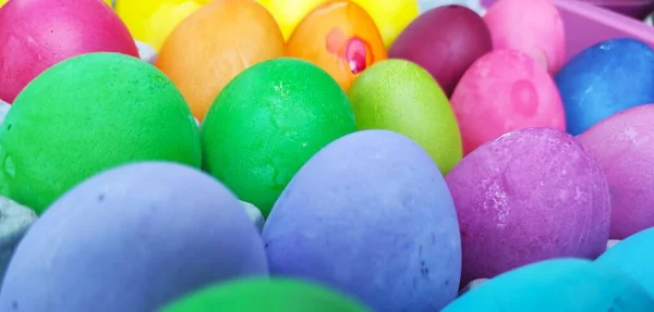 Χρωματιστά Πασχαλινά Αυγά Για Διακοπές Του Πάσχα — Φωτογραφία Αρχείου