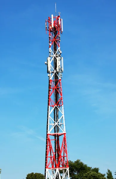 Антенна мобильного сигнала — стоковое фото