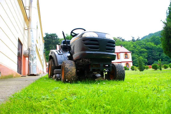 Lawn mower on the grass — Stock Photo, Image