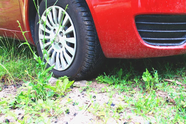 Não pavimentado e o mau caminho para o carro — Fotografia de Stock