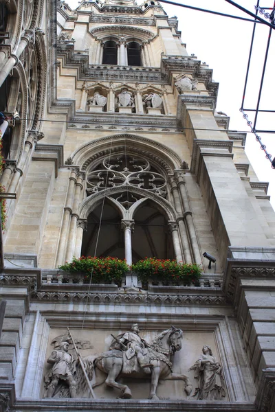 Een mooi detail van het Rathaus (stadhuis) is een gebouw in — Stockfoto