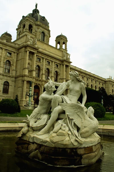 Fontanna w Wiedniu Maria Teresa Square, Wiedeń, Austria — Zdjęcie stockowe