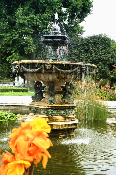 Amasing barock fontän i Volkspark, Vienna — Stockfoto