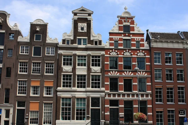 Casas inclinadas en Amsterdam — Foto de Stock