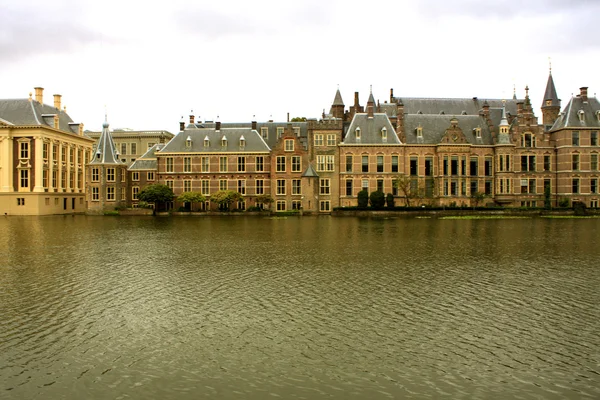Il Binnenhof (Corte Interna) è un complesso di edifici della città — Foto Stock