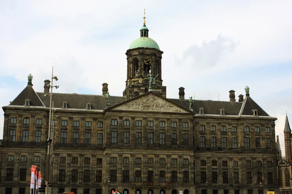 A királyi palota, a Dam tértől, Amszterdam. — Stock Fotó