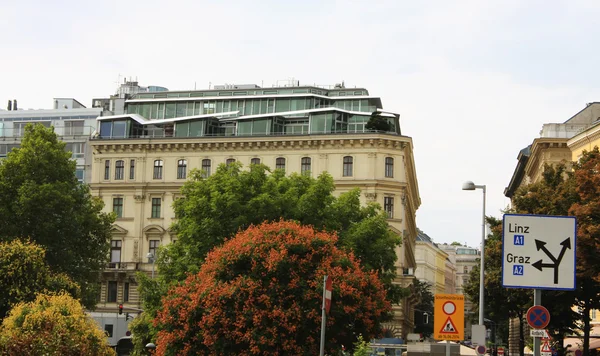 Calles y señales de tráfico en Viena para Linz y Graz, Austria — Foto de Stock