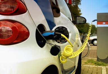 Elektrikli otomobil elektrik kabloları üzerinde