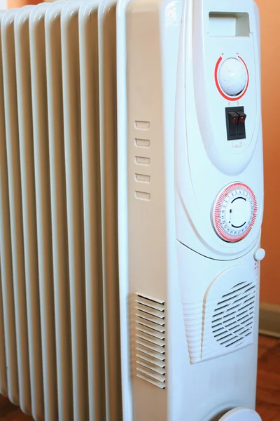 Dur radyatör ısıtıcı termostat ile — Stok fotoğraf