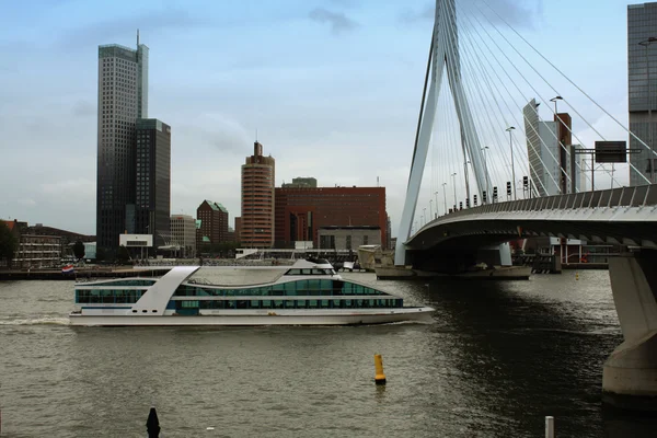 Rotterdam Docks und Transportboot — Stockfoto