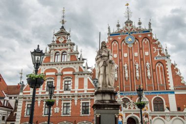 Riga Letonya 'daki Belediye Meydanı' nda Siyah Noktalar Evi