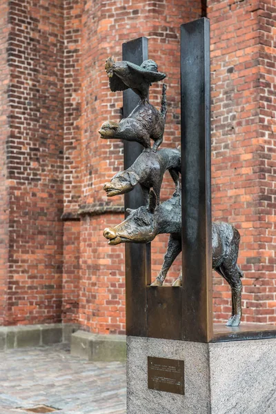 Riga, Lettland - 21. Mai 2021: Skulptur der Bremer Stadtmusikanten in Riga, Lettland. — Stockfoto