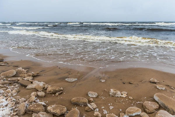 Invierno Frío Mar Báltico Playa Está Nevada Hay Grandes Olas — Foto de Stock