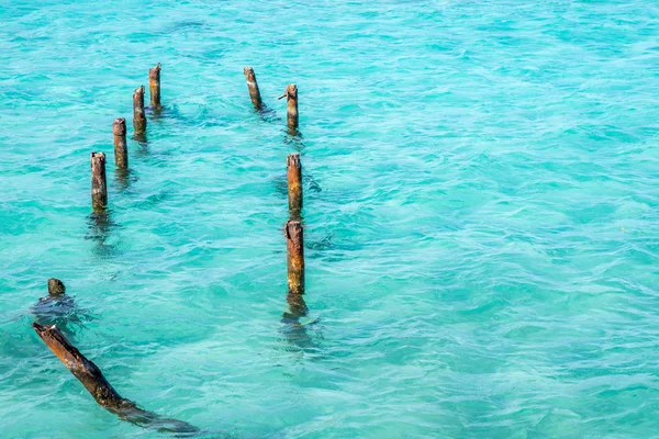 Turkuaz mavi suları