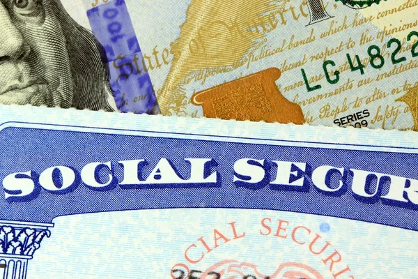 Carta di sicurezza sociale e valuta statunitense banconota da cento dollari — Foto Stock