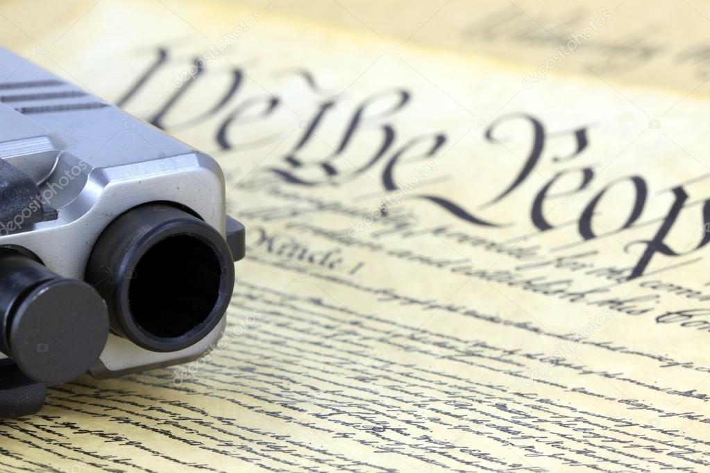 US Constitution with Hand Gun Right To Keep and Bear Arms — Stock