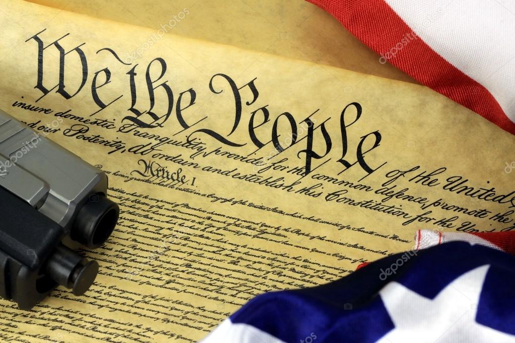 US Constitution with Hand Gun Right To Keep and Bear Arms — Stock