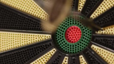 Oyun tahtası üzerinde Dart atma