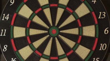 Oyun tahtası üzerinde Dart atma