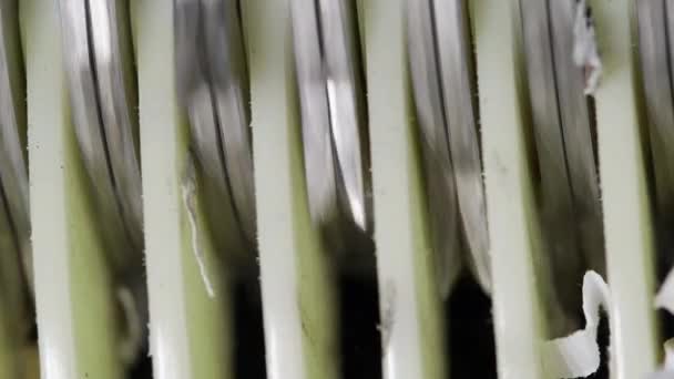Trituradora de papel cortar y desgarrar documentos — Vídeos de Stock