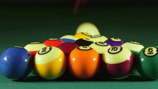 Balles de billard sur table de billard — Video