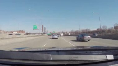 Chicago, Illinois - yaklaşık Ağustos 2015: Araba trafik sokaklarında downtown Chicago, Illinois, ABD