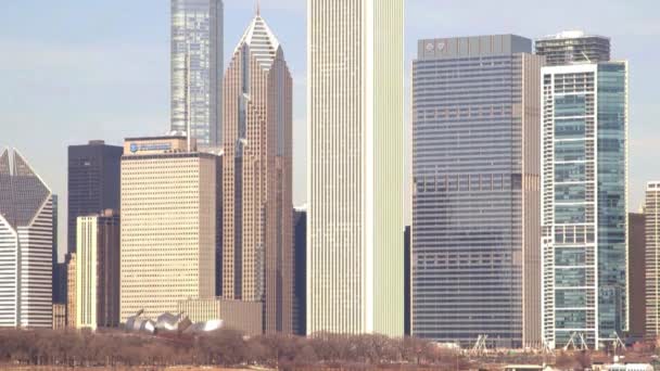 Linha do horizonte à beira do lago de Chicago — Vídeo de Stock