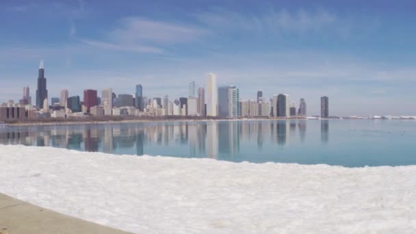 Linha do horizonte à beira do lago de Chicago — Vídeo de Stock