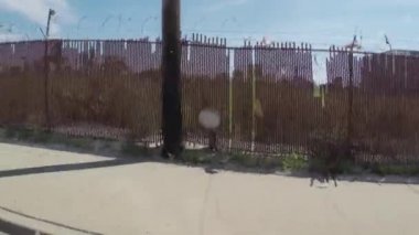 Chicago, Illinois - yaklaşık Ağustos 2015: Araba trafik sokaklarında downtown Chicago, Illinois, ABD