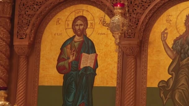 L'intérieur d'une église grecque orthodoxe — Video