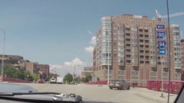 Chicago, Illinois - yaklaşık Ağustos 2015: Araba trafik sokaklarında downtown Chicago, Illinois, ABD