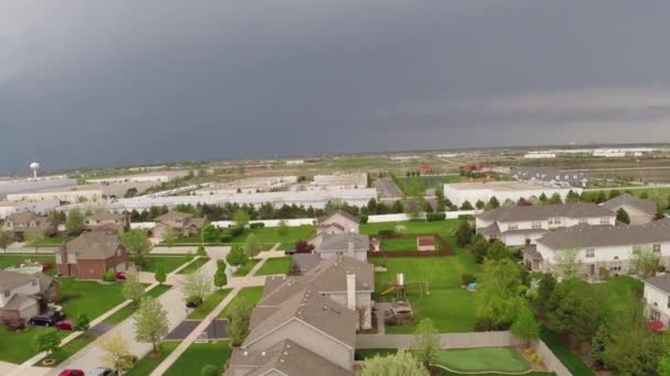 Flying over residential houses and yards along suburban street - Travel and leisure concept — Stock Video