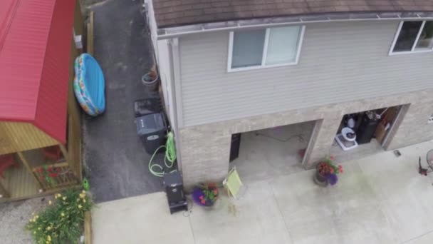 Житлові будинки зверху над повітряним видом — стокове відео