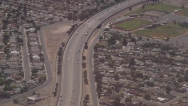 Vue aérienne depuis une fenêtre d'avion 