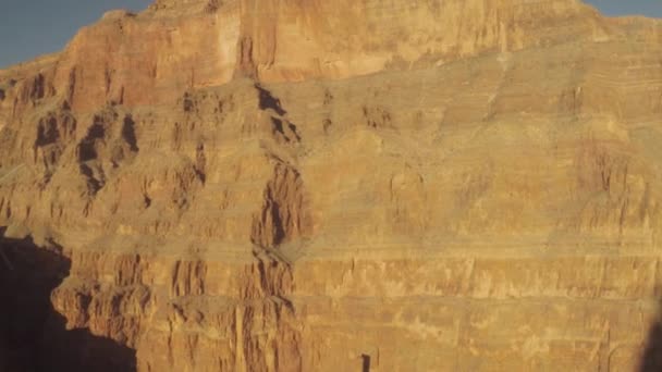 Luftaufnahme eines Fluges über den Grand Canyon — Stockvideo