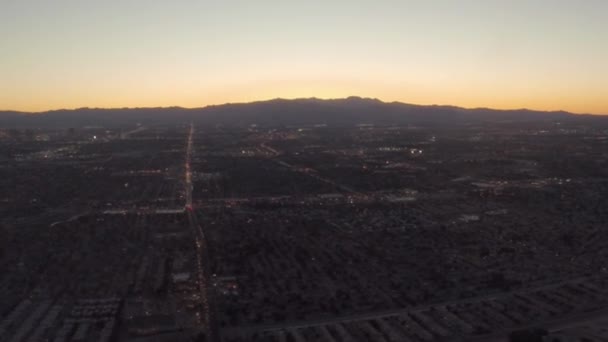ネバダ州ラスベガスのストリップ上空を飛ぶ空中 — ストック動画